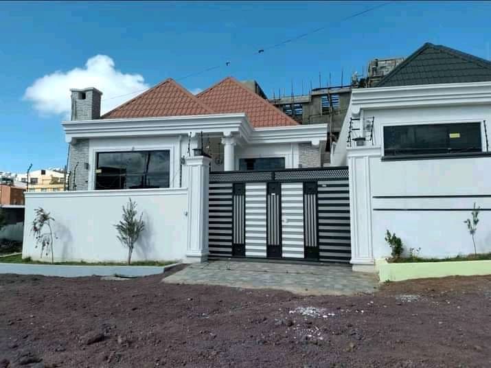 4 bedroom house for sale in Sumit Fiyel Bet